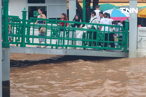 รูป-ระดับน้ำเพิ่มสูงขึ้น เฝ้าระวังฝนตกหนัก และน้ำท่วมรอการระบายในพื้นที่ชุมชน-18