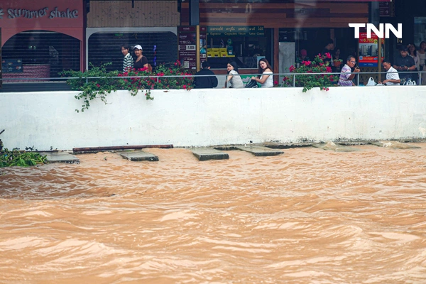 รูป-ระดับน้ำเพิ่มสูงขึ้น เฝ้าระวังฝนตกหนัก และน้ำท่วมรอการระบายในพื้นที่ชุมชน-7