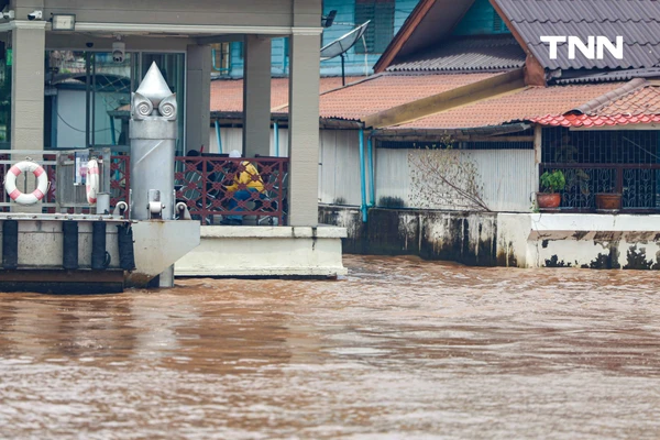 รูป-ระดับน้ำเพิ่มสูงขึ้น เฝ้าระวังฝนตกหนัก และน้ำท่วมรอการระบายในพื้นที่ชุมชน-5