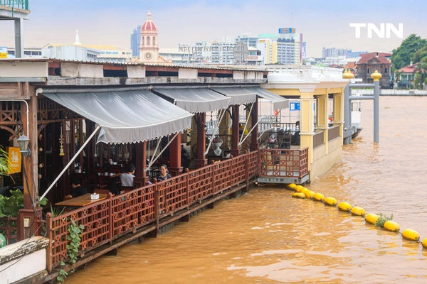 รูป-ระดับน้ำเพิ่มสูงขึ้น เฝ้าระวังฝนตกหนัก และน้ำท่วมรอการระบายในพื้นที่ชุมชน-20