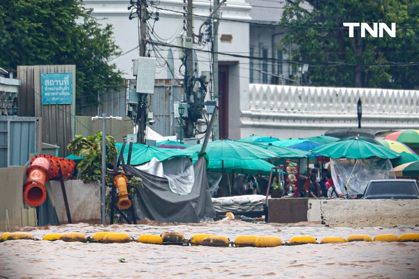 รูป-ระดับน้ำเพิ่มสูงขึ้น เฝ้าระวังฝนตกหนัก และน้ำท่วมรอการระบายในพื้นที่ชุมชน-10