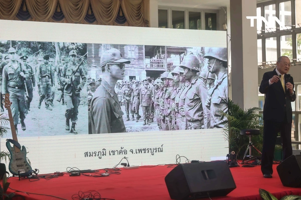 รูป-“ในหลวงรัชกาลที่ 9 ในดวงใจ” ของ ดร.สุเมธ ตันติเวชกุล-23