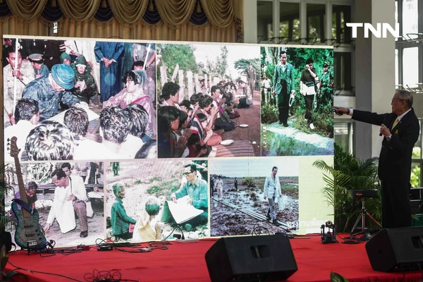 รูป-“ในหลวงรัชกาลที่ 9 ในดวงใจ” ของ ดร.สุเมธ ตันติเวชกุล-15