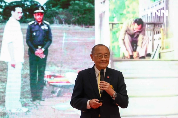 รูป-“ในหลวงรัชกาลที่ 9 ในดวงใจ” ของ ดร.สุเมธ ตันติเวชกุล-5