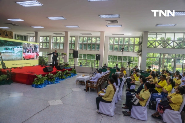 รูป-“ในหลวงรัชกาลที่ 9 ในดวงใจ” ของ ดร.สุเมธ ตันติเวชกุล-22