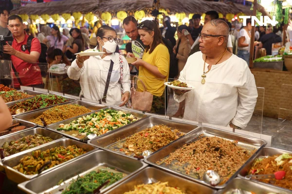 รูป-ไอคอนสยาม - เมืองสุขสยาม กินเจคึกคัก ชูอาหารฟิวชั่น “ฟัวกราส์เจ-สปาเก็ตตี้ซอสหลนน้ำชุบหยำเจ” เปิดมิติใหม่เทศกาลกินเจ-11