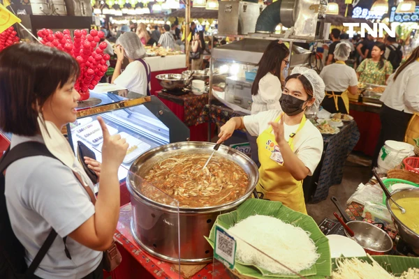 รูป-ไอคอนสยาม - เมืองสุขสยาม กินเจคึกคัก ชูอาหารฟิวชั่น “ฟัวกราส์เจ-สปาเก็ตตี้ซอสหลนน้ำชุบหยำเจ” เปิดมิติใหม่เทศกาลกินเจ-5