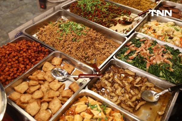 รูป-ไอคอนสยาม - เมืองสุขสยาม กินเจคึกคัก ชูอาหารฟิวชั่น “ฟัวกราส์เจ-สปาเก็ตตี้ซอสหลนน้ำชุบหยำเจ” เปิดมิติใหม่เทศกาลกินเจ-16