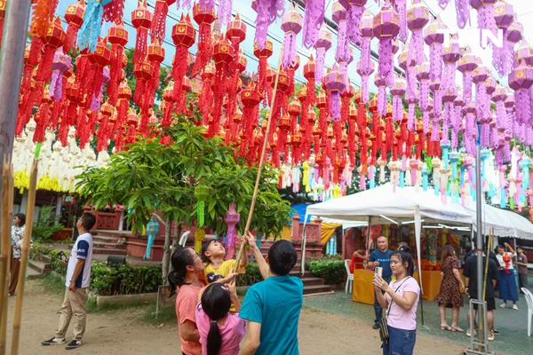 รูป-มนต์เสน่ห์แสงล้านนา ลำพูนสว่างไสว ชวนเที่ยวงาน "โคมแสนดวงที่เมืองลำพูน ประจำปี 2568"-7