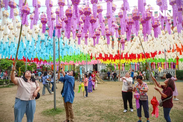 รูป-มนต์เสน่ห์แสงล้านนา ลำพูนสว่างไสว ชวนเที่ยวงาน "โคมแสนดวงที่เมืองลำพูน ประจำปี 2568"-5