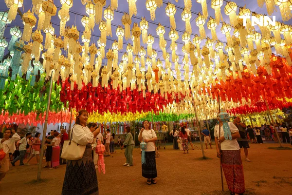 รูป-มนต์เสน่ห์แสงล้านนา ลำพูนสว่างไสว ชวนเที่ยวงาน "โคมแสนดวงที่เมืองลำพูน ประจำปี 2568"-10