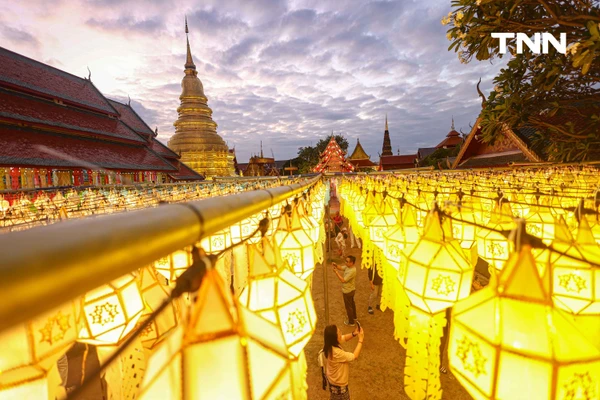 รูป-มนต์เสน่ห์แสงล้านนา ลำพูนสว่างไสว ชวนเที่ยวงาน "โคมแสนดวงที่เมืองลำพูน ประจำปี 2568"-9