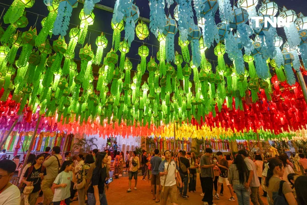 รูป-มนต์เสน่ห์แสงล้านนา ลำพูนสว่างไสว ชวนเที่ยวงาน "โคมแสนดวงที่เมืองลำพูน ประจำปี 2568"-11