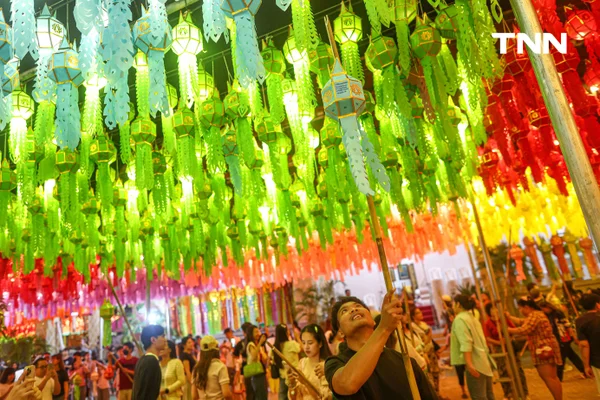 รูป-มนต์เสน่ห์แสงล้านนา ลำพูนสว่างไสว ชวนเที่ยวงาน "โคมแสนดวงที่เมืองลำพูน ประจำปี 2568"-16