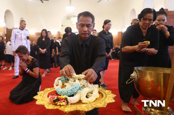 รูป-ประมวลภาพ ขบวนเชิญพระบรมศพ สมเด็จพระพันปีหลวง สู่พระบรมมหาราชวัง-14