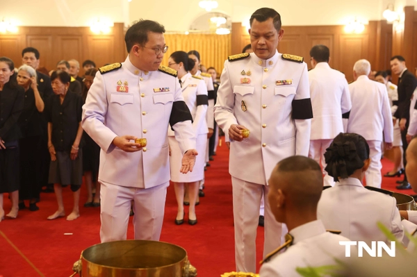 รูป-ประมวลภาพ ขบวนเชิญพระบรมศพ สมเด็จพระพันปีหลวง สู่พระบรมมหาราชวัง-17