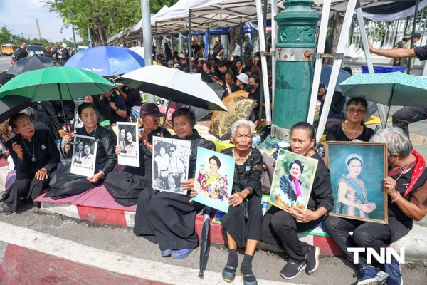 รูป-ประมวลภาพ ขบวนเชิญพระบรมศพ สมเด็จพระพันปีหลวง สู่พระบรมมหาราชวัง-28