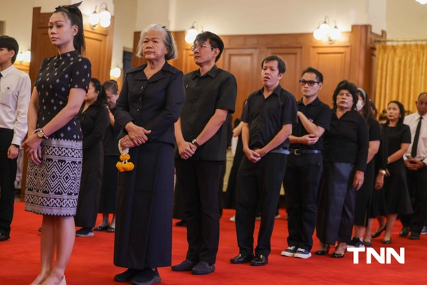 รูป-ประมวลภาพ ขบวนเชิญพระบรมศพ สมเด็จพระพันปีหลวง สู่พระบรมมหาราชวัง-35