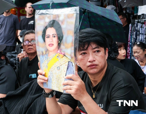 รูป-ประมวลภาพ ขบวนเชิญพระบรมศพ สมเด็จพระพันปีหลวง สู่พระบรมมหาราชวัง-40