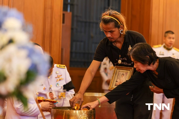 รูป-ประมวลภาพ ขบวนเชิญพระบรมศพ สมเด็จพระพันปีหลวง สู่พระบรมมหาราชวัง-36