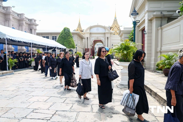 รูป-ประมวลภาพ ขบวนเชิญพระบรมศพ สมเด็จพระพันปีหลวง สู่พระบรมมหาราชวัง-23