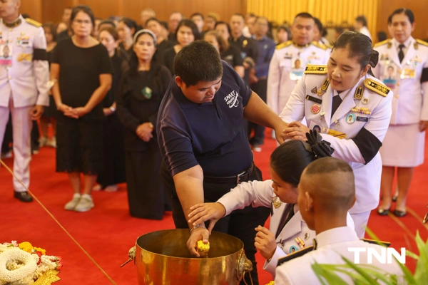 รูป-ประมวลภาพ ขบวนเชิญพระบรมศพ สมเด็จพระพันปีหลวง สู่พระบรมมหาราชวัง-21