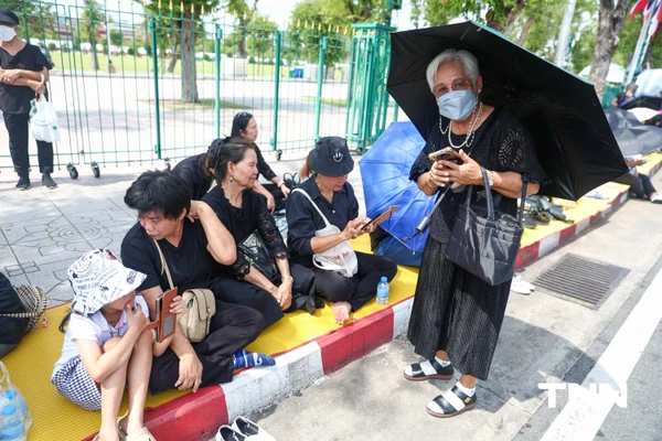 รูป-ประมวลภาพ ขบวนเชิญพระบรมศพ สมเด็จพระพันปีหลวง สู่พระบรมมหาราชวัง-24