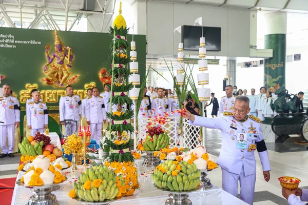 รูป-บวงสรวงการแสดงโขนมูลนิธิส่งเสริมศิลปาชีพฯ ประจำปี 2568 ตอน “สัตยาพาลี” สืบสานพระราชปณิธาน สมเด็จพระพันปีหลวง อนุรักษ์โขน สืบต่อไป-5