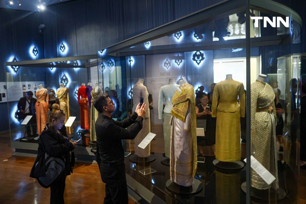 รูป-รำลึกพระมหากรุณาธิคุณด้านผ้าไทย พิพิธภัณฑ์ผ้าฯ เปิดเข้าชมฟรี ตามรอย "ชุดไทยราชนิยม" สะท้อนพระอัจฉริยภาพ ‘สมเด็จพระพันปีหลวง'-20