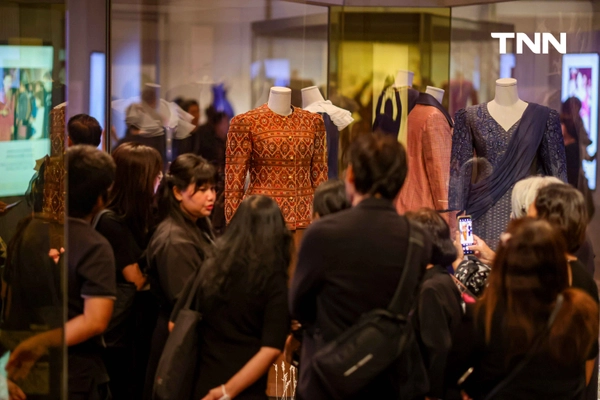 รูป-รำลึกพระมหากรุณาธิคุณด้านผ้าไทย พิพิธภัณฑ์ผ้าฯ เปิดเข้าชมฟรี ตามรอย "ชุดไทยราชนิยม" สะท้อนพระอัจฉริยภาพ ‘สมเด็จพระพันปีหลวง'-37