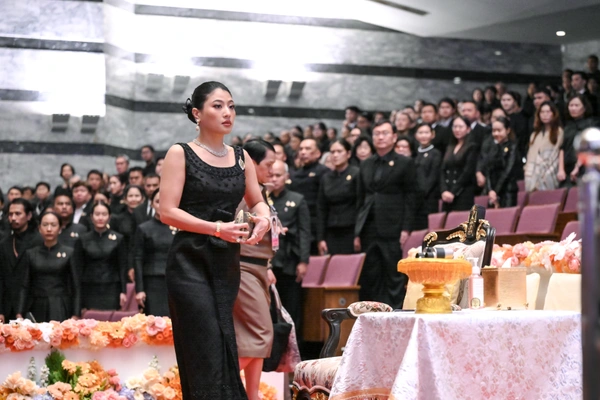 รูป-เจ้าฟ้าสิริวัณณวรีฯ ทอดพระเนตรการแสดงโขนมูลนิธิส่งเสริมศิลปาชีพฯ-4