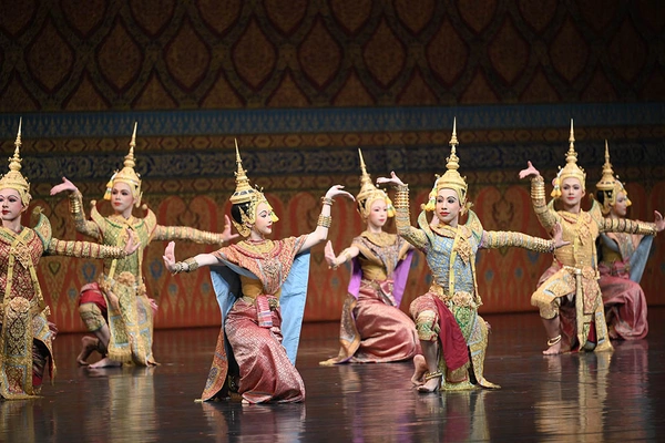 รูป-เจ้าฟ้าสิริวัณณวรีฯ ทอดพระเนตรการแสดงโขนมูลนิธิส่งเสริมศิลปาชีพฯ-18