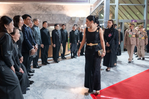 รูป-เจ้าฟ้าสิริวัณณวรีฯ ทอดพระเนตรการแสดงโขนมูลนิธิส่งเสริมศิลปาชีพฯ-8