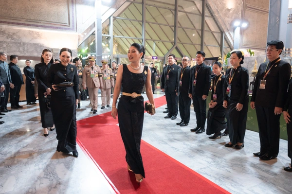 รูป-เจ้าฟ้าสิริวัณณวรีฯ ทอดพระเนตรการแสดงโขนมูลนิธิส่งเสริมศิลปาชีพฯ-12