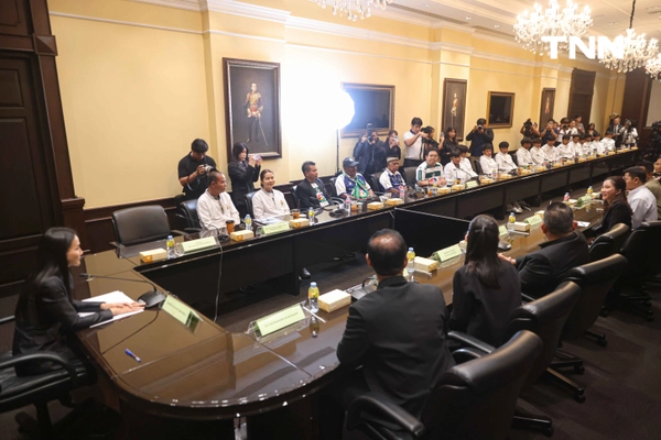 รูป-รมต.ศึกษาธิการ พบ โรงเรียนหมอนทองวิทยา จาก กระแส”หมอนทองฟีเวอร์" สู่การผลักดันการพัฒนาและส่งเสริมการกีฬาในโรงเรียนที่ด้อยโอกาส-9