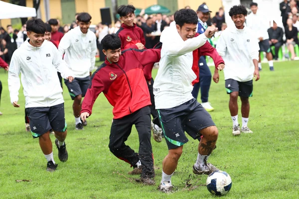รูป-รมต.ศึกษาธิการ พบ โรงเรียนหมอนทองวิทยา จาก กระแส”หมอนทองฟีเวอร์" สู่การผลักดันการพัฒนาและส่งเสริมการกีฬาในโรงเรียนที่ด้อยโอกาส-5