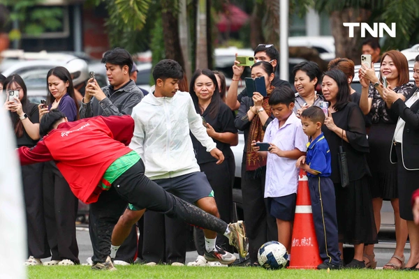 รูป-รมต.ศึกษาธิการ พบ โรงเรียนหมอนทองวิทยา จาก กระแส”หมอนทองฟีเวอร์" สู่การผลักดันการพัฒนาและส่งเสริมการกีฬาในโรงเรียนที่ด้อยโอกาส-6