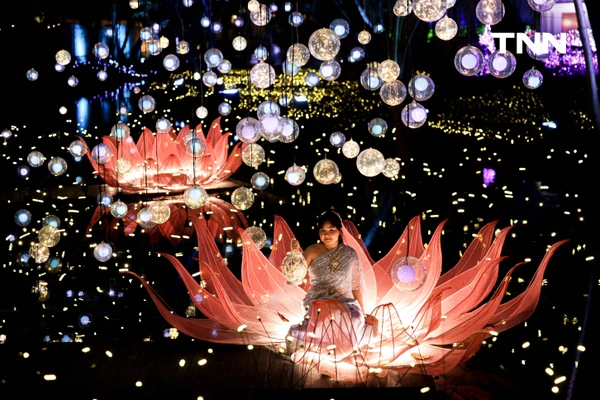 รูป-ณ สัทธา อุทยานไทย เนรมิตงานไฟ "Nasatta Light Festival 2026" สู่ สรวงสวรรค์นางฟ้า สุดตระการตาน้อมนำพระราชดำริด้านอนุรักษ์ของ สมเด็จพระพันปีหลวง-24