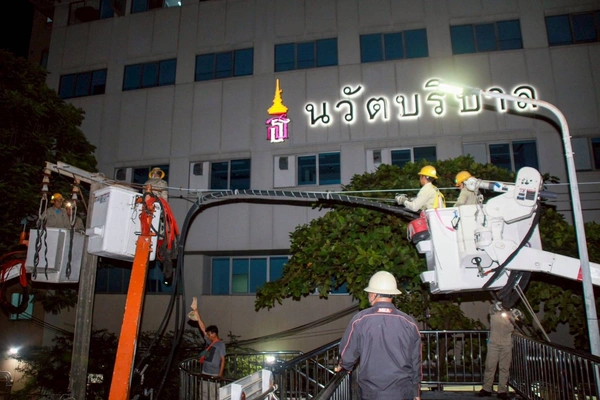 รูป-MEA รื้อถอนสายไฟฟ้า “ถนนอังรีดูนังต์” พลิกโฉมมหานครสู่ “ถนนสวยไร้เสาสาย” เต็มรูปแบบ -13