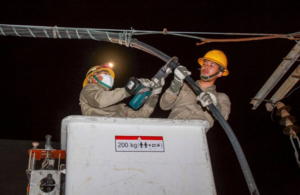 รูป-MEA รื้อถอนสายไฟฟ้า “ถนนอังรีดูนังต์” พลิกโฉมมหานครสู่ “ถนนสวยไร้เสาสาย” เต็มรูปแบบ -12