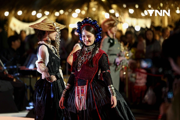 รูป-เที่ยวงานภาคเหนือหน้าหนาว “เทศกาลสีสันกาสะลอง 2025” ชม “ต้นคริสต์มาสหมอกพันวา” ถ่ายทอดอัตลักษณ์ของ 4 ชนเผ่าจากยอดดอยสูง-8