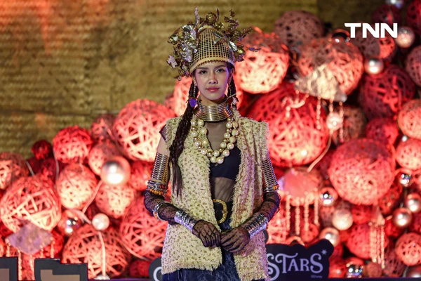 รูป-เที่ยวงานภาคเหนือหน้าหนาว “เทศกาลสีสันกาสะลอง 2025” ชม “ต้นคริสต์มาสหมอกพันวา” ถ่ายทอดอัตลักษณ์ของ 4 ชนเผ่าจากยอดดอยสูง-10