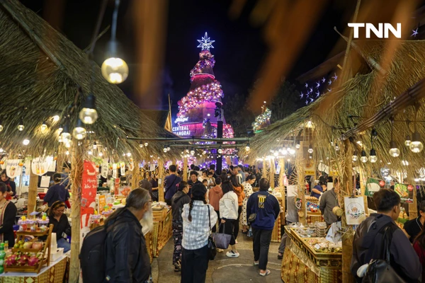 รูป-เที่ยวงานภาคเหนือหน้าหนาว “เทศกาลสีสันกาสะลอง 2025” ชม “ต้นคริสต์มาสหมอกพันวา” ถ่ายทอดอัตลักษณ์ของ 4 ชนเผ่าจากยอดดอยสูง-21