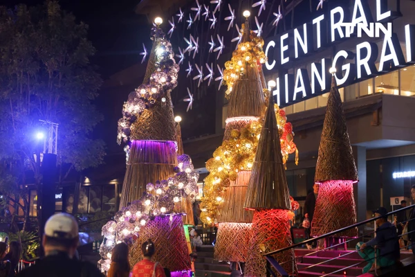 รูป-เที่ยวงานภาคเหนือหน้าหนาว “เทศกาลสีสันกาสะลอง 2025” ชม “ต้นคริสต์มาสหมอกพันวา” ถ่ายทอดอัตลักษณ์ของ 4 ชนเผ่าจากยอดดอยสูง-24