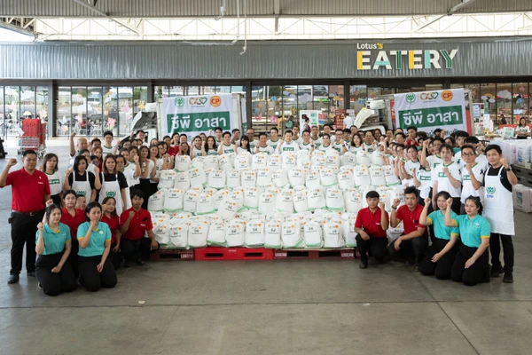 รูป-เครือซีพี ช่วยชาวใต้ฝ่าวิฤตน้ำท่วม ส่ง 2,000 ถุงกำลังใจ–ไข่ 3 แสนฟอง-7