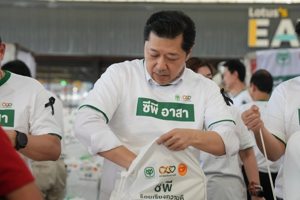 รูป-เครือซีพี ช่วยชาวใต้ฝ่าวิฤตน้ำท่วม ส่ง 2,000 ถุงกำลังใจ–ไข่ 3 แสนฟอง-14