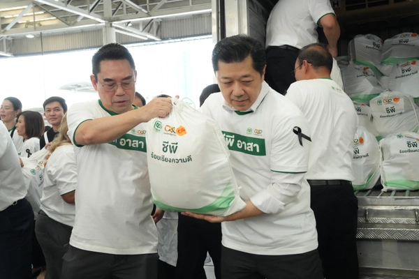 รูป-เครือซีพี ช่วยชาวใต้ฝ่าวิฤตน้ำท่วม ส่ง 2,000 ถุงกำลังใจ–ไข่ 3 แสนฟอง-5
