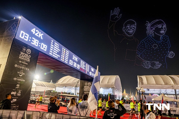 รูป-ประมวลภาพ พระราชินี ทรงวิ่ง ฮาล์ฟมาราธอน ร่วมกับ เอเลียด คิปโชเก้ ทรงใช้เวลา 2.13 ชม. ก่อนเข้าเส้นชัย-20