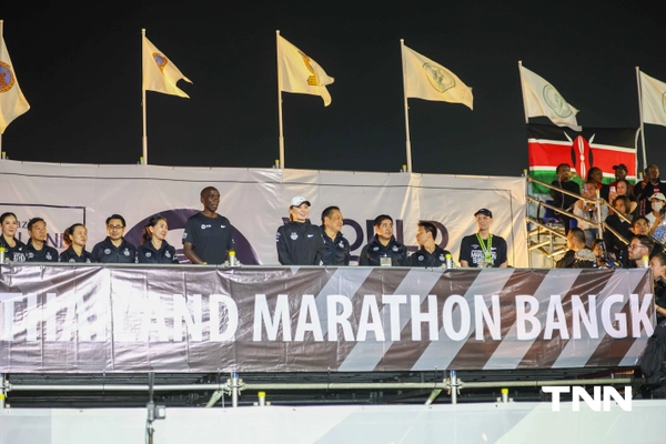 รูป-ประมวลภาพ พระราชินี ทรงวิ่ง ฮาล์ฟมาราธอน ร่วมกับ เอเลียด คิปโชเก้ ทรงใช้เวลา 2.13 ชม. ก่อนเข้าเส้นชัย-11