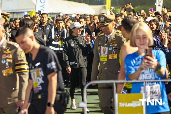 รูป-ประมวลภาพ พระราชินี ทรงวิ่ง ฮาล์ฟมาราธอน ร่วมกับ เอเลียด คิปโชเก้ ทรงใช้เวลา 2.13 ชม. ก่อนเข้าเส้นชัย-15